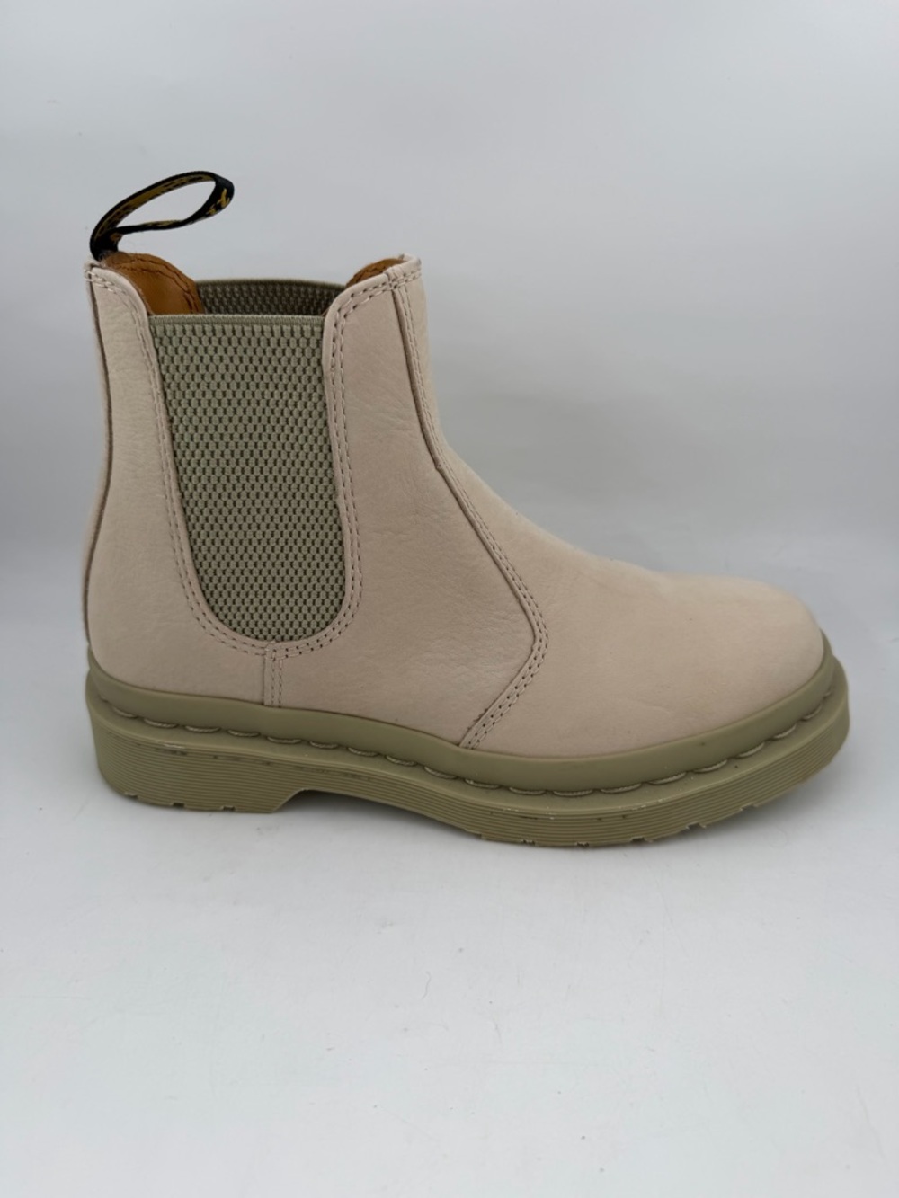 NEW Dr Martens Women’s 2976 -SZ 6- Beige Mono Milled Nubuck Leather Chelsea Boot